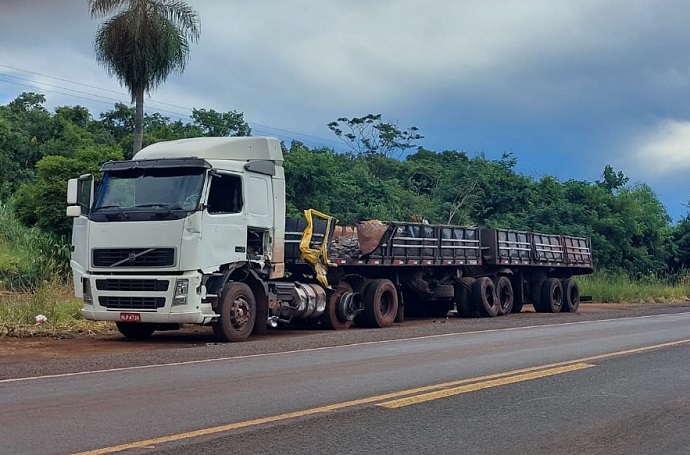 Portal De Aquidauana Ba De Caminh O Do Correios Rasgado Em