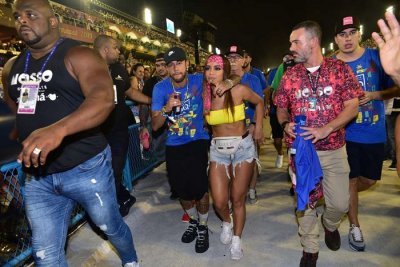 Neymar e Anitta na Sapuca - Foto: Leo Franco / AgNews