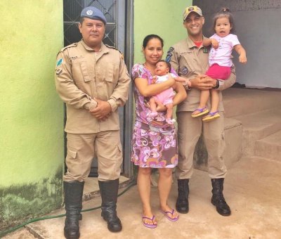 Bombeiros que ajudaram a salvar Mariana encontraram a famlia da beb em Corumb neste sbado (9).  Foto: Carla Salentim/TV Morena