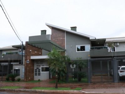 Mandado foi cumprido em casa de condomnio na Rua Santana, em Campo Grande (Foto: Henrique Kawaminami)