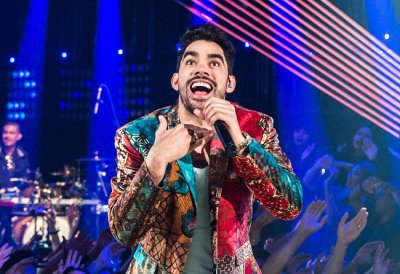 Gabriel Diniz canta em gravao do programa 'STocaTop', da TV Globo, no Rio de Janeiro, em julho de 2018  Foto: Fbio Rocha/TV Globo