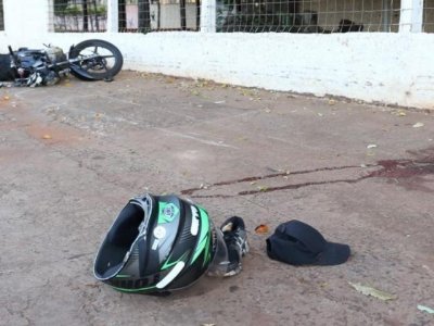 Motociclista foi socorrido em estado grave e encaminhado para a Santa Casa. (Foto: Paulo Francis)