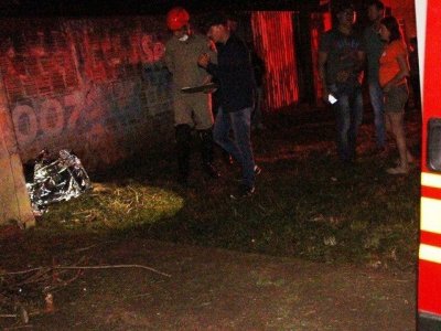 Pedestre foi atropelado e arremessado contra muro de residncia. (Foto: Vilson Nascimento/A Gazeta News)