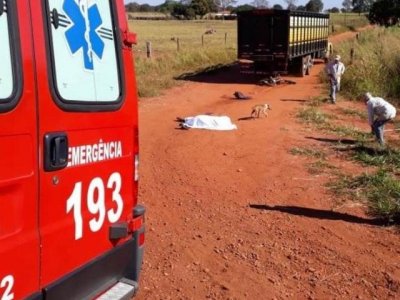 Homem morreu aps se envolver em acidente com caminho (Foto: reproduo/Nova News)