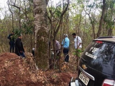 Mulher foi encontrada morta em rea de mata (Foto: JP News)