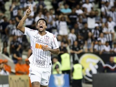 Gustavo comemorando o seu gol na partida. (Foto: Rodrigo Gazzanel/Ag. Corinthians)