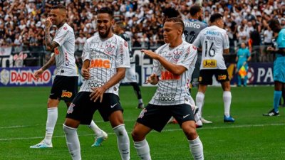 Everaldo e Janderson marcaram os gols do Corinthians (Foto: AMpress)