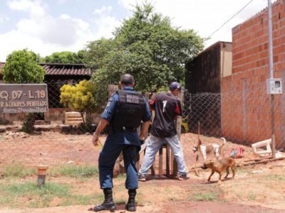 Policia Militar foi acionada e mulher apreendida. (Foto: Ksie Aino)