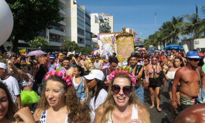 Dois megablocos desfilam na Avenida Presidente Antnio Carlos