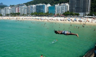 Decreto pede que a populao deixe de frequentar praias e piscinas