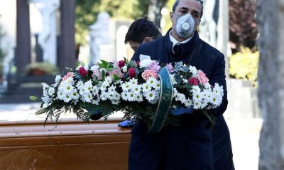 Na Itlia, empresa usa links para mostrar padre abenoando falecidos
