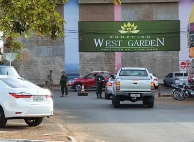 Soldados paraguaios fazem barreira em acesso de Ponta Por a Pedro Juan Caballero (Foto: Arquivo)