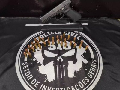 Pistola 9 milmetros fabricada nos Estados Unidos usava carregador com 30 cartuchos (Foto: Adilson Domingos)