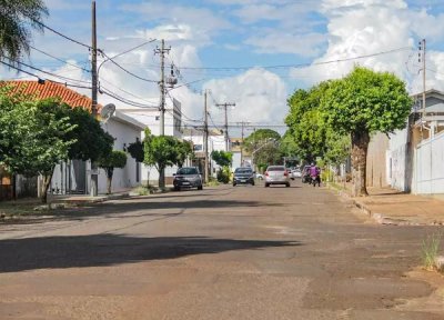 Rua da Liberdade, Vila Carvalho, onde morava idosa que morreu de Covid-19 (Foto: Silas Lima)