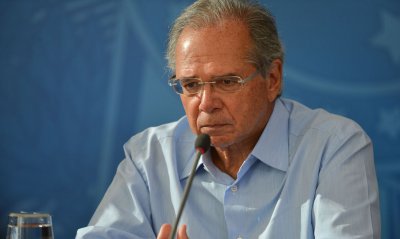 Ministro prope ainda a suspenso de reajustes a servidores