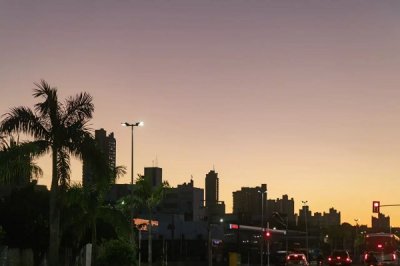 Para a Capital, a previso  de dia claro a parcialmente nublado com nvoa seca, temperatura de 31C (Foto: Henrique Kawaminami)