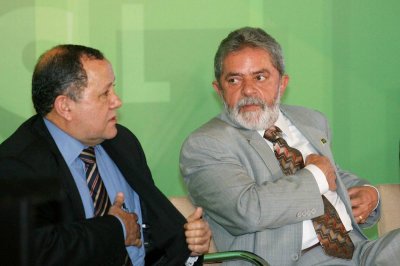 Silas Rondeau, que atuou na pasta de Minas e Energia do governo Lula,  um dos alvos