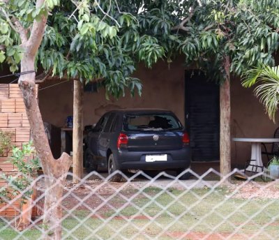 Carro do autor que teria sido danificado pela vtima (Foto: Paulo Francis)