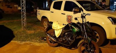 Um beb de dois meses morreu aps cair de uma motocicleta,  na cidade de Fram, no Departamento de Itapa, no Paraguai, na noite desta tera-feira (8). Ele escorregou dos braos de sua me, que estava na garupa da moto dirigida pelo marido.  O casal e