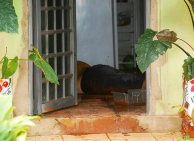 Homem foi morto dentro da residncia (Foto: Tiago Apolinrio/Da Hora Bataguassu)