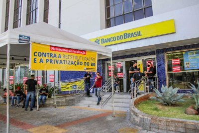 Diretores do sindicato tm vistoriado agncias para que fechem nesta quarta-feira em protesto contra deciso federal