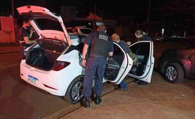 Polcia vistoria carro de cabo da PM executado em Dourados - Sidney Bronka