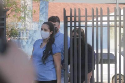 Thayelle est grvida de 9 meses e chegou ao tribunal amparada pela famlia (Foto: Marcos Maluf) - CREDITO: CAMPO GRANDE NEWS