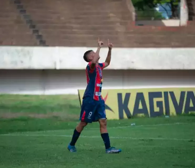 Marielson, do Unio ABC, comemora gol sobre o Aquidauanense no Moreno (Foto: Eduardo Foto MS)