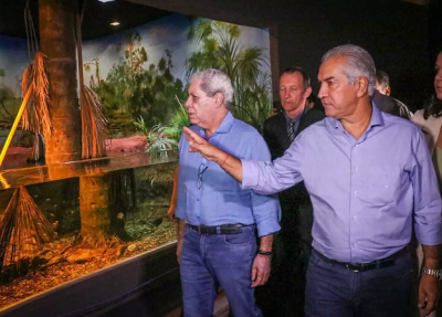 Reinaldo mostrou a Puccinelli vrios tanques do Bioparque