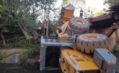 Mquina cada no rio onde ocorreu o acidente. (Foto: O Pantaneiro)