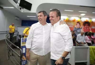 Eduardo Riedel (PSDB) ao lado de Ricardo Ayache (Foto: Ksie Aino)