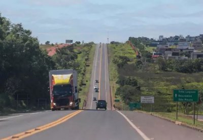 Fluxo  normal na BR-163, em Campo Grande (Foto: Marcos Maluf)