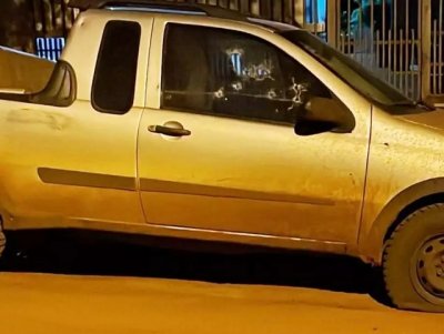 Marcas de tiros em carro ocupado pela vtima. (Foto: A Gazeta News)