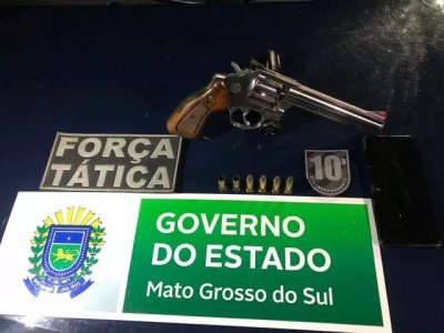 Revlver calibre 357 utilizada por Otvio para atirar contra policiais. (Foto: Divulgao/Polcia Militar)