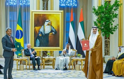O presidente Luiz Incio Lula da Silva, foi recebido pelo xeique Mohammed bin Zayed Al Nahyan em Abu Dhabi nos Emirados rabes