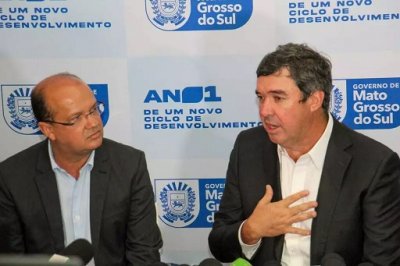 Vice-governador Jos Carlos Barbosa e governador Eduardo Riedel (Foto Juliano Almeida/Campo Grande News)