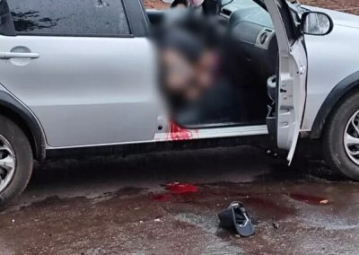 Homem morto dentro de carro na Avenida Aeroclube. (Foto: Direto das Ruas)