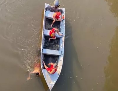 Foto divulgao: Equipe durante buscas no rio Aquidauana