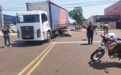 Cruzamento onde motociclista morreu ao bater em caminho que cruzou preferencial (Foto: Adilson Domingos)