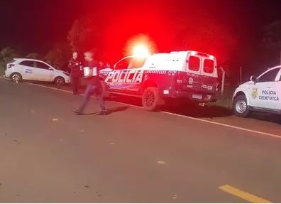 Viaturas da Polcia Militar e percia no local onde os fatos ocorreram (Foto: Site Rio Brilhante em Tempo Real)