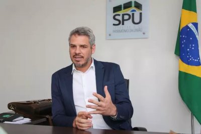 Superintendente do Patrimnio da Unio, Tiago Botelho, explicou objetivo do projeto em seu gabinete nesta sexta-feira (3) (Foto: Paulo Francis)