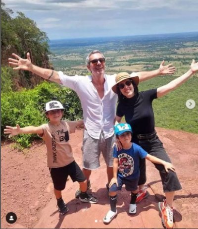 Alexandre Nero visitou Morro Paxixi, em Camiso, com esposa e filhos. (Foto: Jairton Costa)