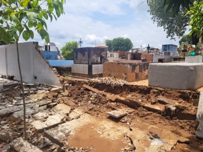 Trecho do muro do Cemitrio Municipal foi derrubado durante o temporal - Foto Portal de Aquidauana