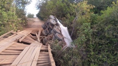 Condutor do veculo no sofreu ferimentos / Divulgao/ Cassilndia Notcias