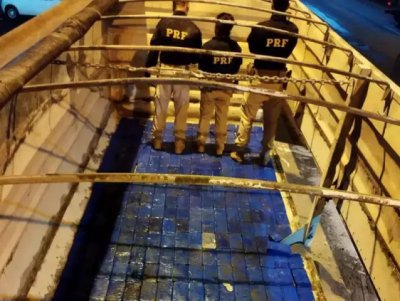 O motorista informou que receberia a importncia de R$ 200 mil, para transportar a droga at o porto de Paranagu, no Paran