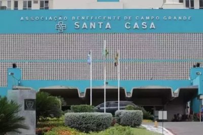 Fachada da Santa Casa para onde idoso foi levado (Foto: Juliano Almeida).