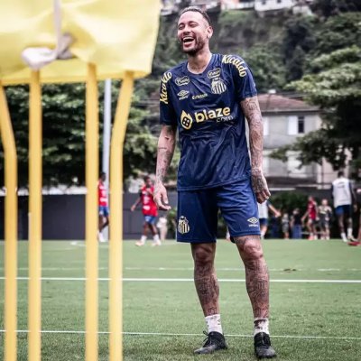 Atacante Neymar descontrado em treino no Peixe (Foto: Raul Baretta/Santos FC)