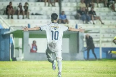 Bruninho comemora gol do Costa Rica no Estadual (Foto: @eduardofotoms)