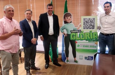 Governador e secretrios com equipe do Detran-MS