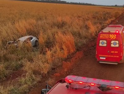 Peugeot 208 capotou na MS-465, em Rio Brilhante. (Foto: Rio Brilhante em Tempo Real)